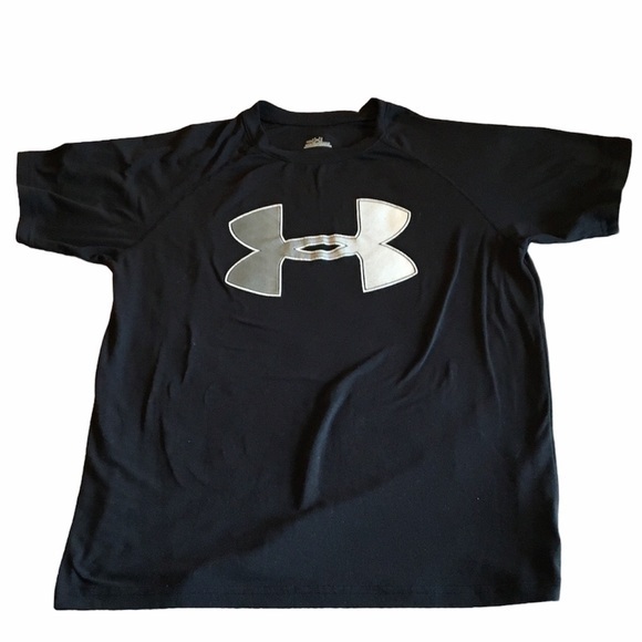 Under Armour Other - UNDER ARMOUR Boys short sleeved T-Shirt - …